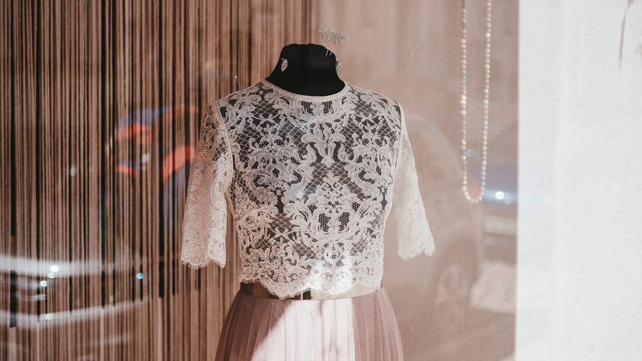 What is the meaning of a lace front wig?